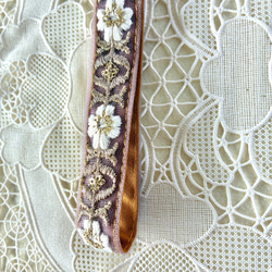 【持ちやすくて可愛いお手元】インド刺繍のスマホストラップ☆Aasthaアースター／ハンドストラップ・携帯ストラップ 5枚目の画像