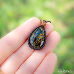 逆風や混乱の中でも自分自身を見失わずに進みたいあなたへ！極上ピーターサイトとルドラクシャのお守りネックレス9 5枚目の画像