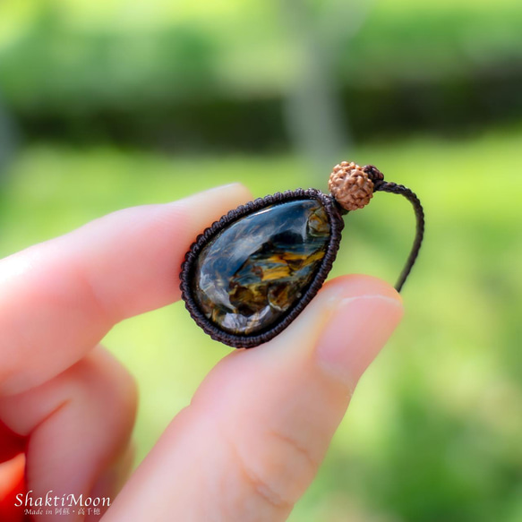 逆風や混乱の中でも自分自身を見失わずに進みたいあなたへ！極上ピーターサイトとルドラクシャのお守りネックレス9 2枚目の画像