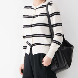 メリノウール99%、貝ボタンがきらめく軽量ストライプ ニットカーディガン〈4色展開〉 5枚目の画像