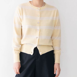 メリノウール99%、貝ボタンがきらめく軽量ストライプ ニットカーディガン〈4色展開〉 6枚目の画像
