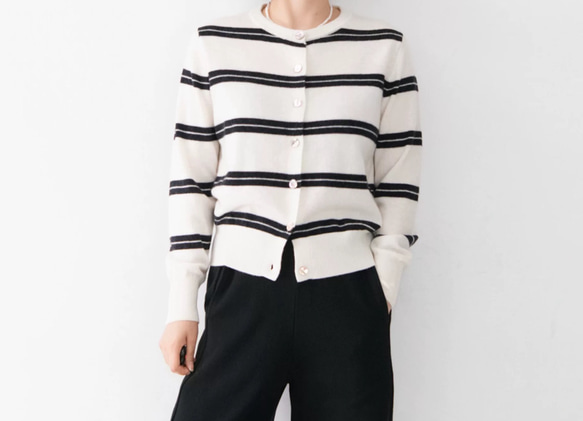 メリノウール99%、貝ボタンがきらめく軽量ストライプ ニットカーディガン〈4色展開〉 4枚目の画像