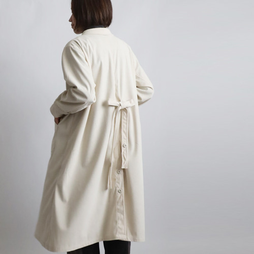 秋の新作 ニット コーデュロイ生地 角襟 ロングコート 後ろ