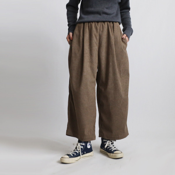 ラスト１　最終ＳＡＬＥ　８５ｃｍ　コーデュロイ生地　誰にでも似合うストレートパンツ ゆったり　ブラウンK31B