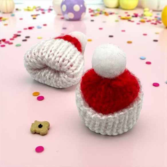 ミニニット帽子パーツ サンタカラー 約4×4cm 2個セット クリスマス ハンドメイド材料 ぬいぐるみ用 pt-2924 1枚目の画像