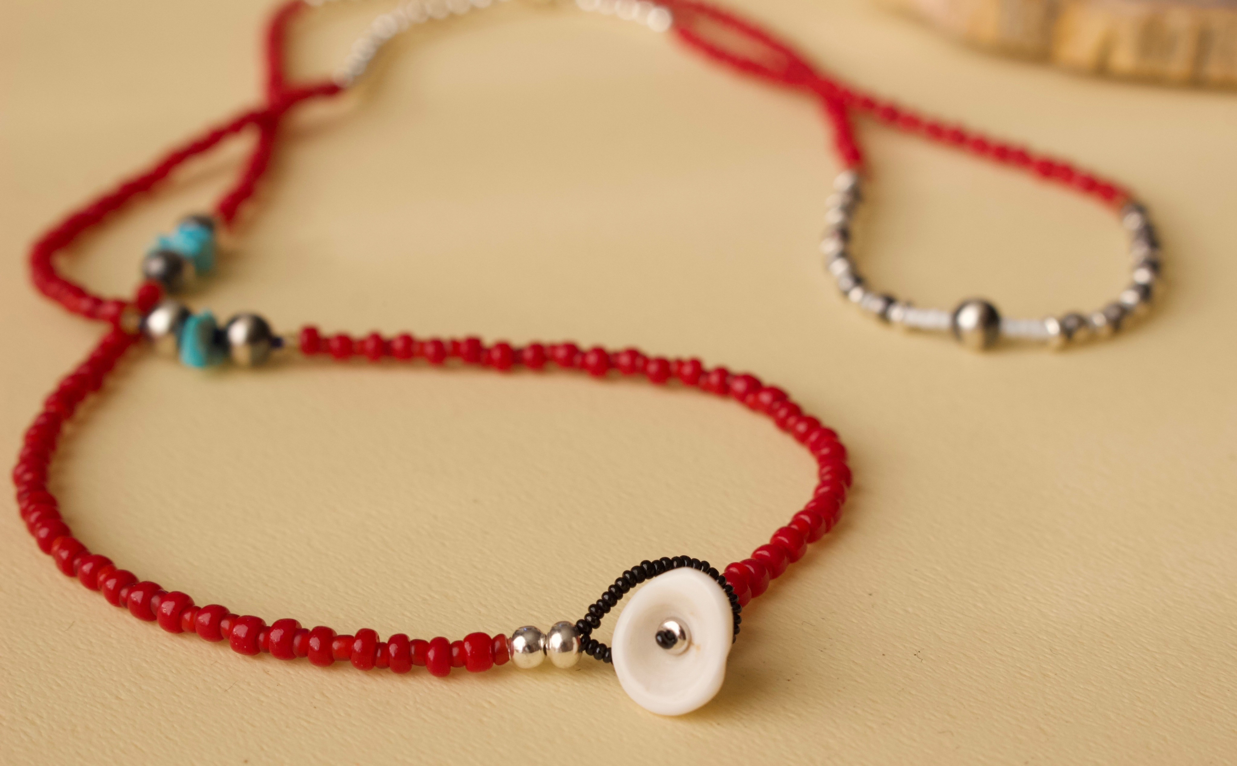 RED / ナバホパール  カレンシルバー フランス ヴィンテージビーズ　ロングネックレス