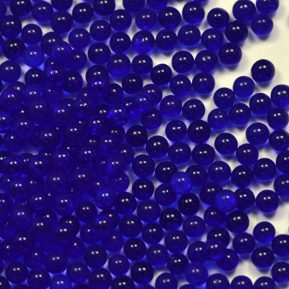 無穴ビーズ 約2mm コバルト ガラス製 大きさにはばらつきがあります 約1.8〜2mm程度 3枚目の画像