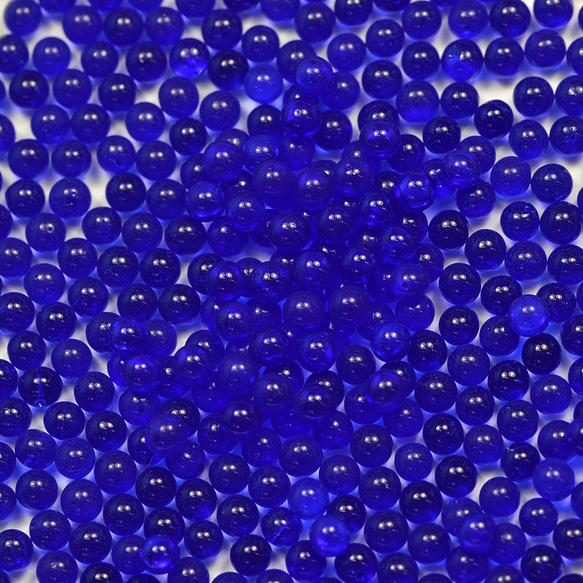 無穴ビーズ 約2mm コバルト ガラス製 大きさにはばらつきがあります 約1.8〜2mm程度 2枚目の画像