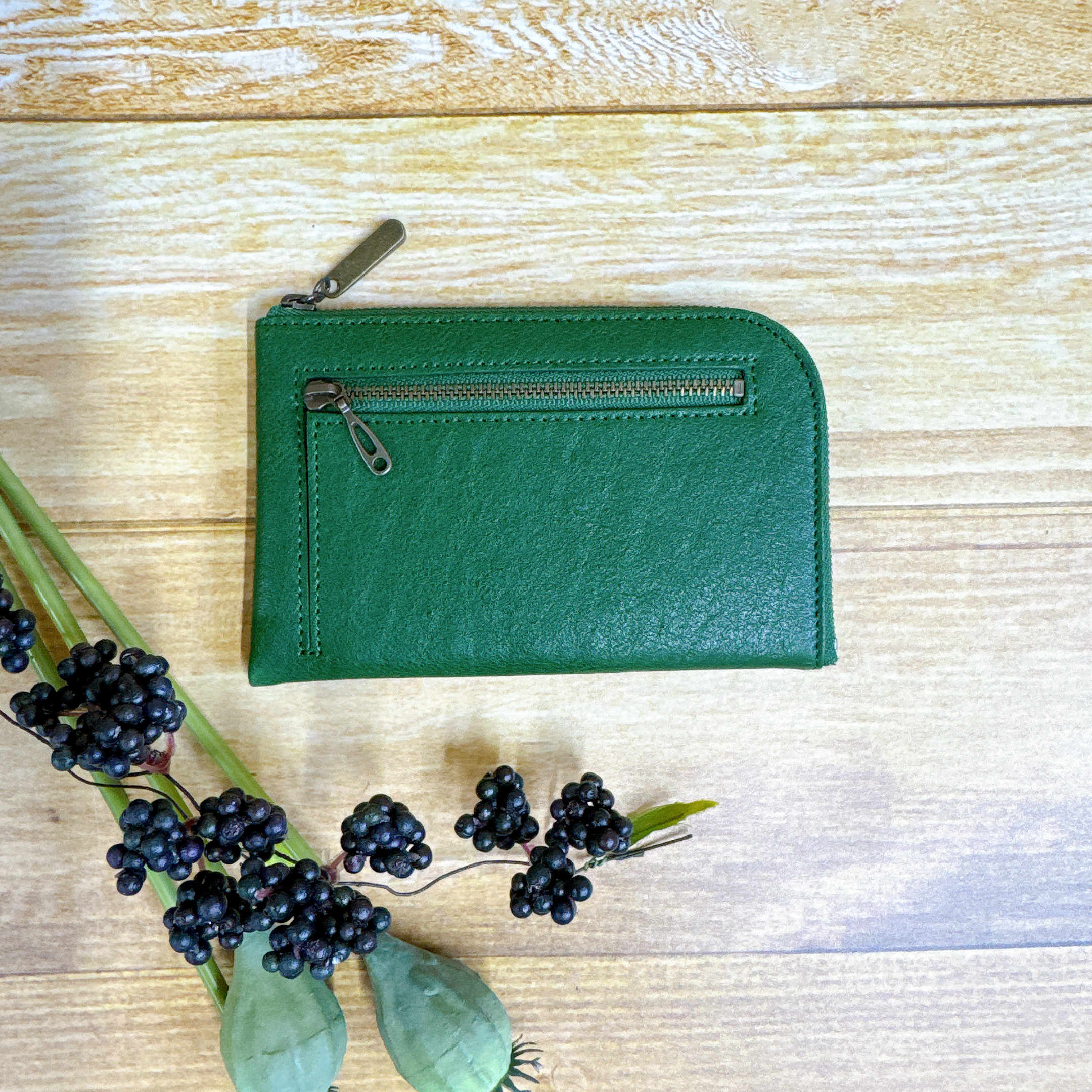 薄くて軽いコンパクトな財布 10枚カードポケット　ヴィンテージ ディープグリーン