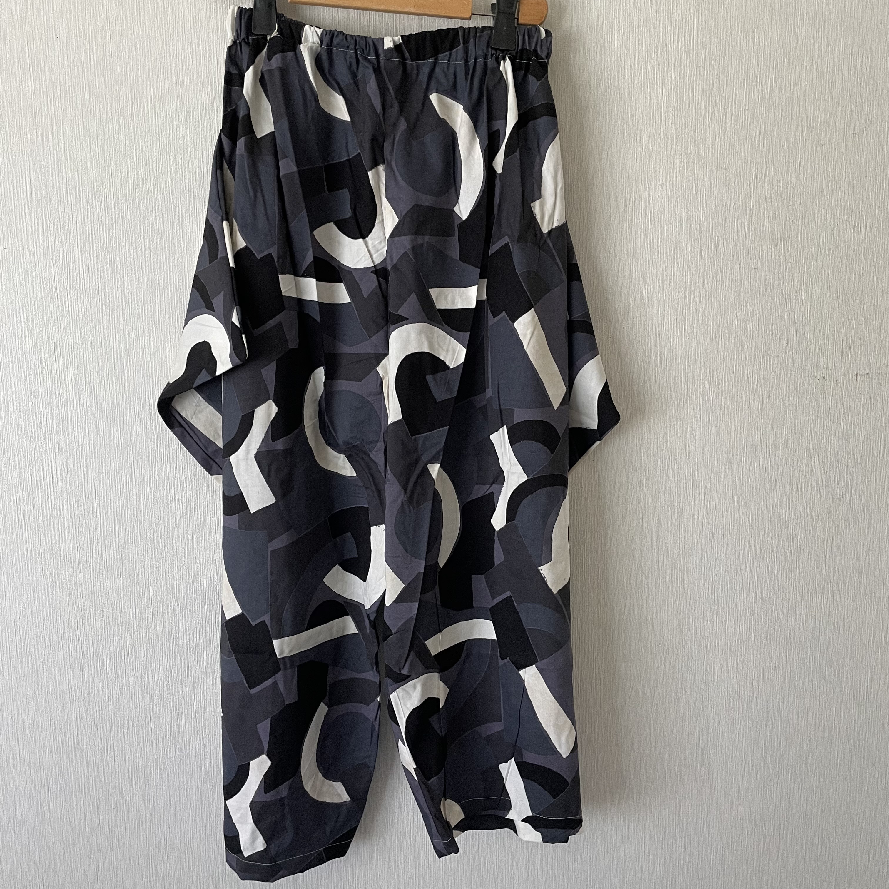 モノトーンプリント変形パンツ　グレー系Ｆ