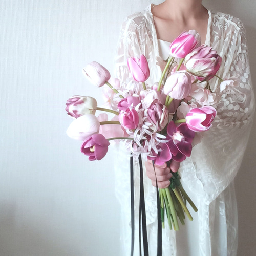 青みピンクのチューリップブーケ ウェディングブーケ アーティ