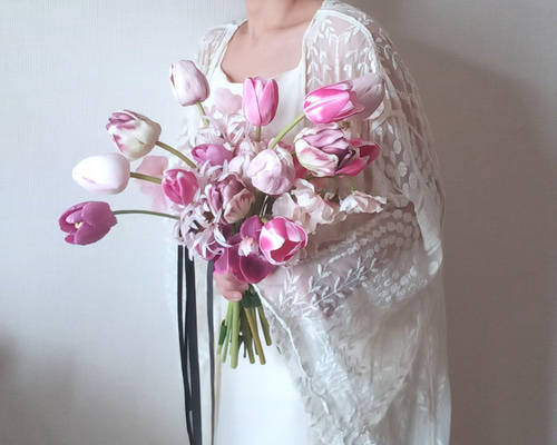 青みピンクのチューリップブーケ ウェディングブーケ アーティ