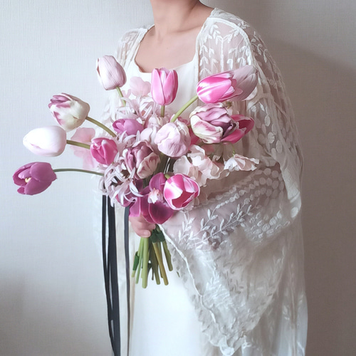 青みピンクのチューリップブーケ ウェディングブーケ アーティ