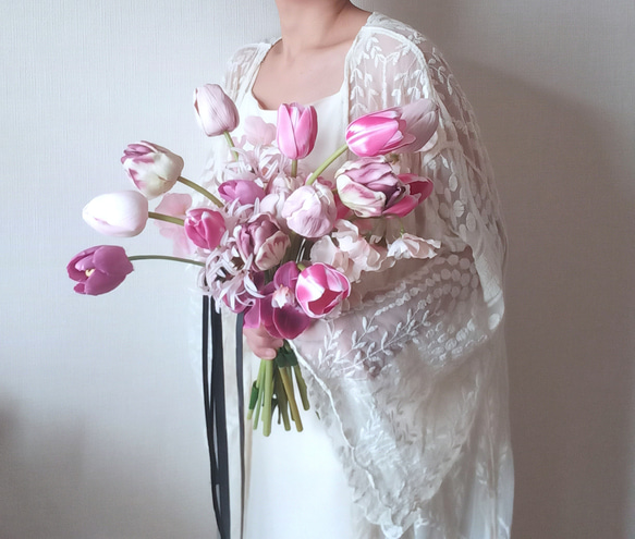 青みピンクのチューリップブーケ ウェディングブーケ アーティ