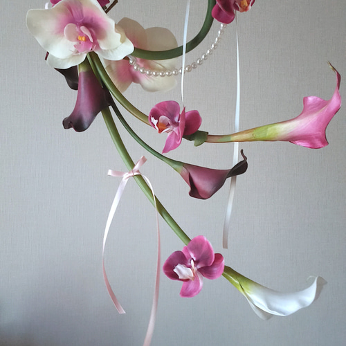 さらりと持てる♡】カラーと胡蝶蘭のフープブーケ ウェディングブーケ