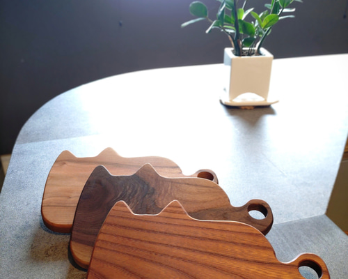 一枚板】猫のサービングボード＜ケヤキ＞キャンプやキッチンに まな板
