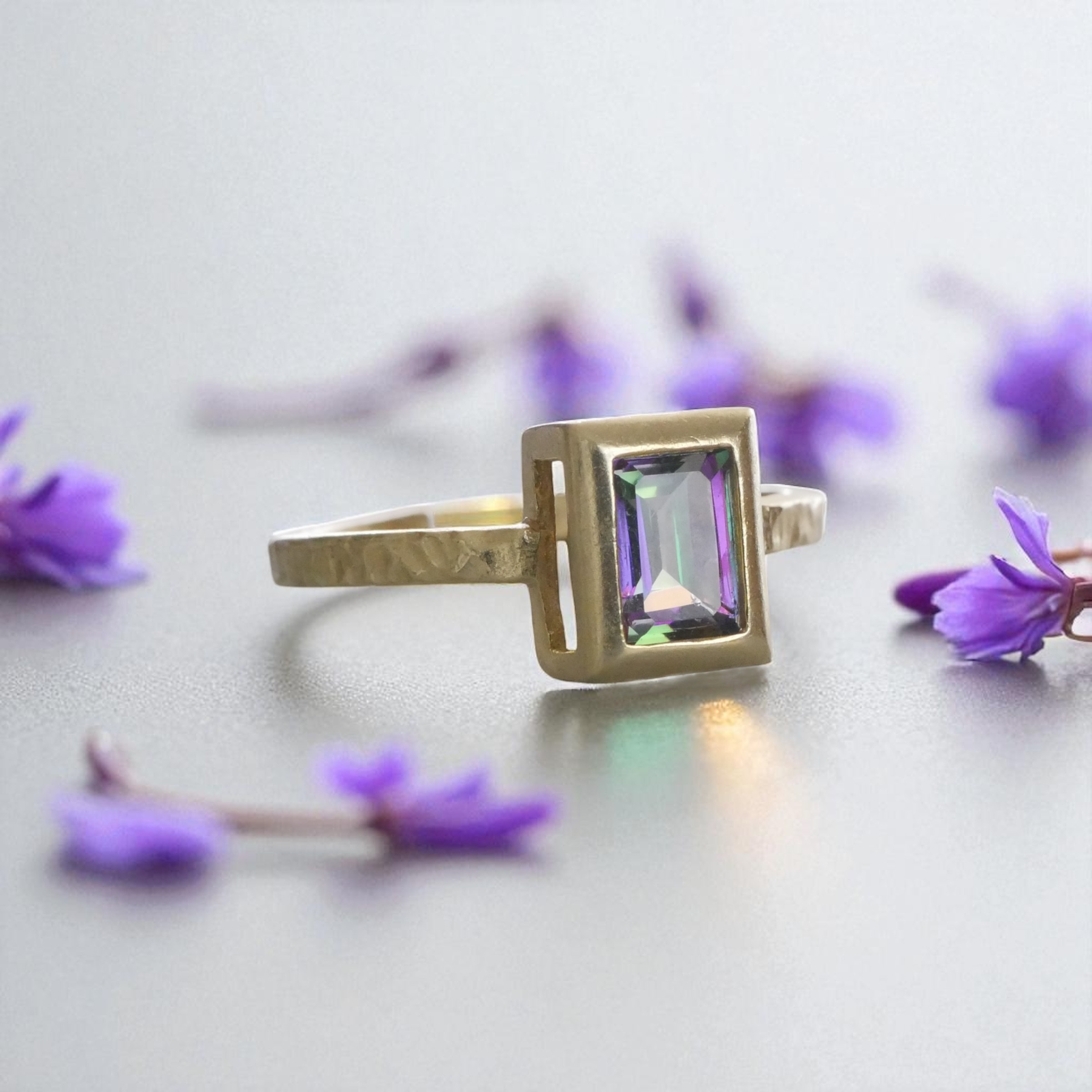 大人の秋リング  ミスティックトパーズ レクタングル リング　フリーサイズ　11月誕生石