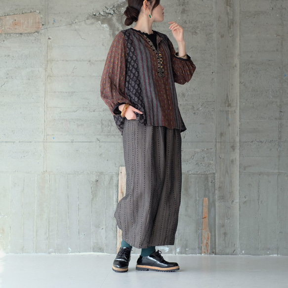 ミステリアスに煌めく♪オリエンタルパッチワークブラウス（25w-07）ブラウン 9枚目の画像