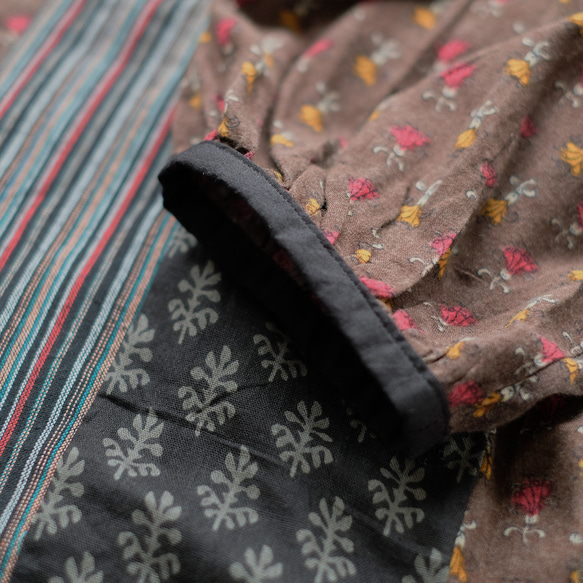 ミステリアスに煌めく♪オリエンタルパッチワークブラウス（25w-07）ブラウン 17枚目の画像