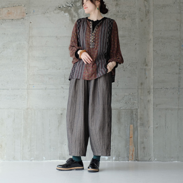 ミステリアスに煌めく♪オリエンタルパッチワークブラウス（25w-07）ブラウン 6枚目の画像