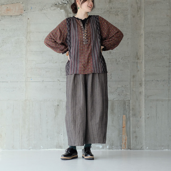 ミステリアスに煌めく♪オリエンタルパッチワークブラウス（25w-07）ブラウン 5枚目の画像