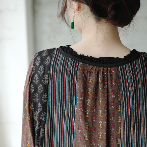 ミステリアスに煌めく♪オリエンタルパッチワークブラウス（25w-07）ブラウン 14枚目の画像