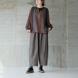 ミステリアスに煌めく♪オリエンタルパッチワークブラウス（25w-07）ブラウン 4枚目の画像