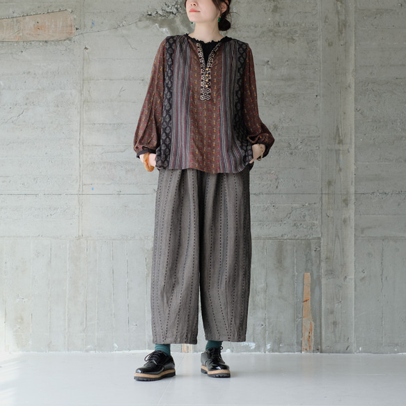 ミステリアスに煌めく♪オリエンタルパッチワークブラウス（25w-07）ブラウン 4枚目の画像