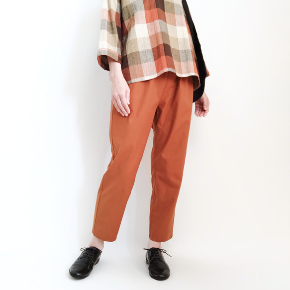 再販！× 8  新！コットンキュプラのなんでもないパンツ  ストレッチツイル  ダークオレンジ 2枚目の画像