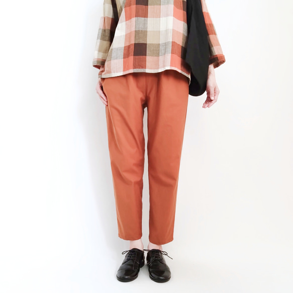 再販！× 8  新！コットンキュプラのなんでもないパンツ  ストレッチツイル  ダークオレンジ 1枚目の画像