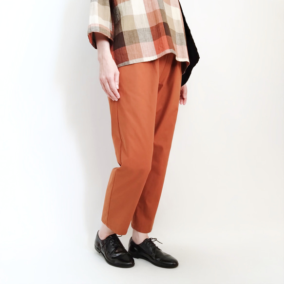 再販！× 8  新！コットンキュプラのなんでもないパンツ  ストレッチツイル  ダークオレンジ 4枚目の画像