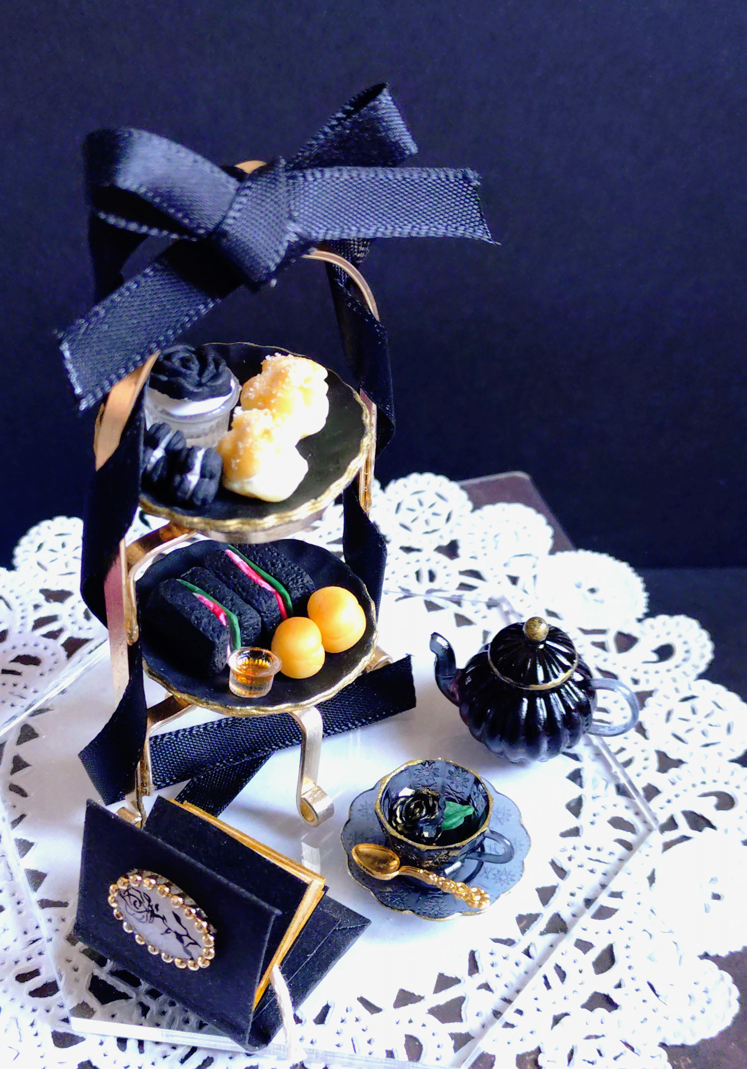 ミニチュア　ティーセット　黒　薔薇　アフタヌーンティー　ティーカップ　ティーポット　ケーキスタンド　再販　受注生産