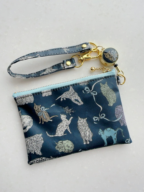 リバティ2025AW「コー・アンド・エイト」（ネイビー地）パスケース＆リールストラップ☆ラミネート☆PVC 3枚目の画像