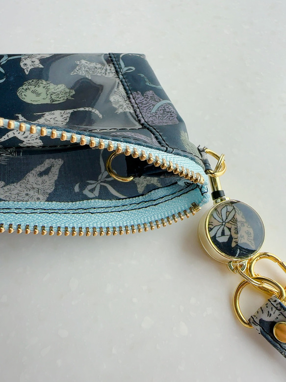 リバティ2025AW「コー・アンド・エイト」（ネイビー地）パスケース＆リールストラップ☆ラミネート☆PVC 6枚目の画像