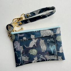 リバティ2025AW「コー・アンド・エイト」（ネイビー地）パスケース＆リールストラップ☆ラミネート☆PVC 1枚目の画像