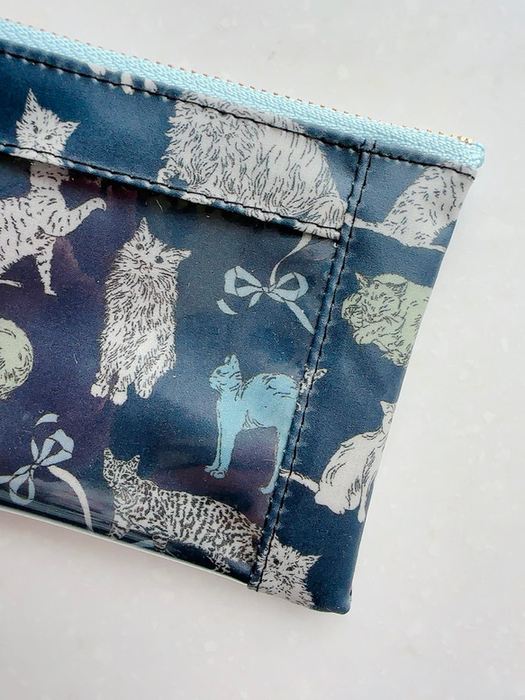 リバティ2025AW「コー・アンド・エイト」（ネイビー地）パスケース＆リールストラップ☆ラミネート☆PVC 7枚目の画像