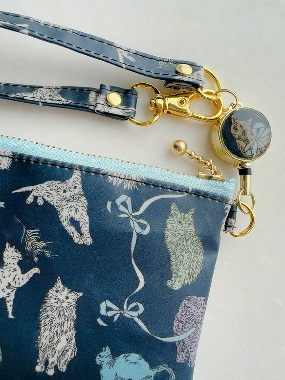 リバティ2025AW「コー・アンド・エイト」（ネイビー地）パスケース＆リールストラップ☆ラミネート☆PVC 8枚目の画像