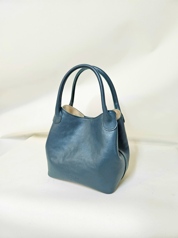 新作日本製　持ち手を丸くし上品にまた可愛く　お出かけに最適なサイズ感の本革 トートバッグ Marle=マール 9枚目の画像