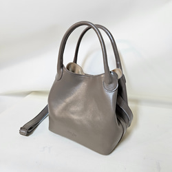 新作日本製　持ち手を丸くし上品にまた可愛く　お出かけに最適なサイズ感の本革 トートバッグ Marle=マール 11枚目の画像