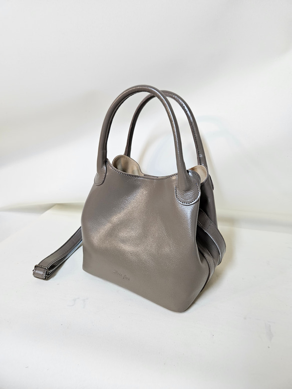 新作日本製　持ち手を丸くし上品にまた可愛く　お出かけに最適なサイズ感の本革 トートバッグ Marle=マール 11枚目の画像