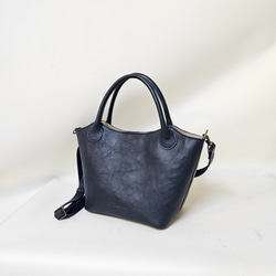 新作日本製　持ち手を丸くし上品にまた可愛く　お出かけに最適なサイズ感の本革 トートバッグ Marle=マール 6枚目の画像