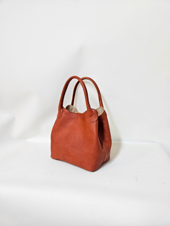 新作日本製　持ち手を丸くし上品にまた可愛く　お出かけに最適なサイズ感の本革 トートバッグ Marle=マール 12枚目の画像