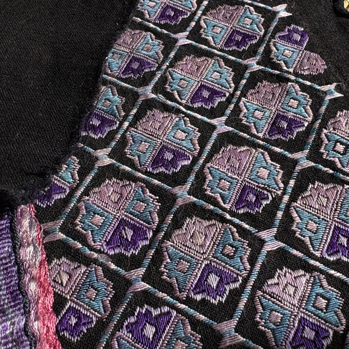 民族刺繍／苗族／ヴィンテージ布／平繍／民芸／ハンドメイド素材／手