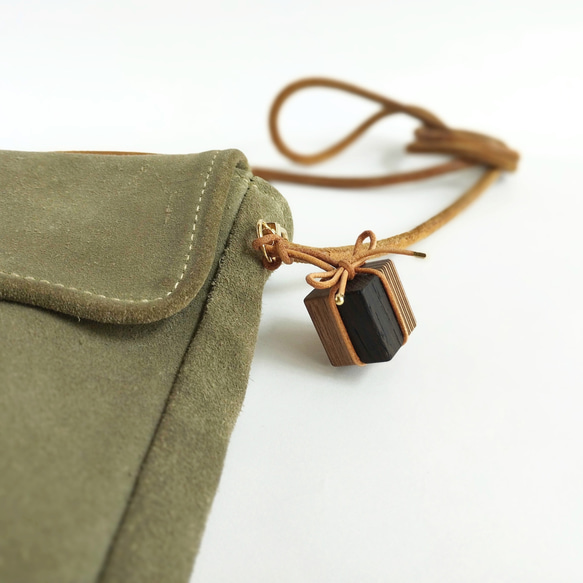 寄木と革紐で作ったギフトボックスのファスナーチャーム /  バッグチャーム 《type C》 11枚目の画像