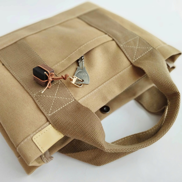 寄木と革紐で作ったギフトボックスのファスナーチャーム /  バッグチャーム 《type C》 12枚目の画像