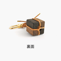 寄木と革紐で作ったギフトボックスのファスナーチャーム /  バッグチャーム 《type C》 8枚目の画像