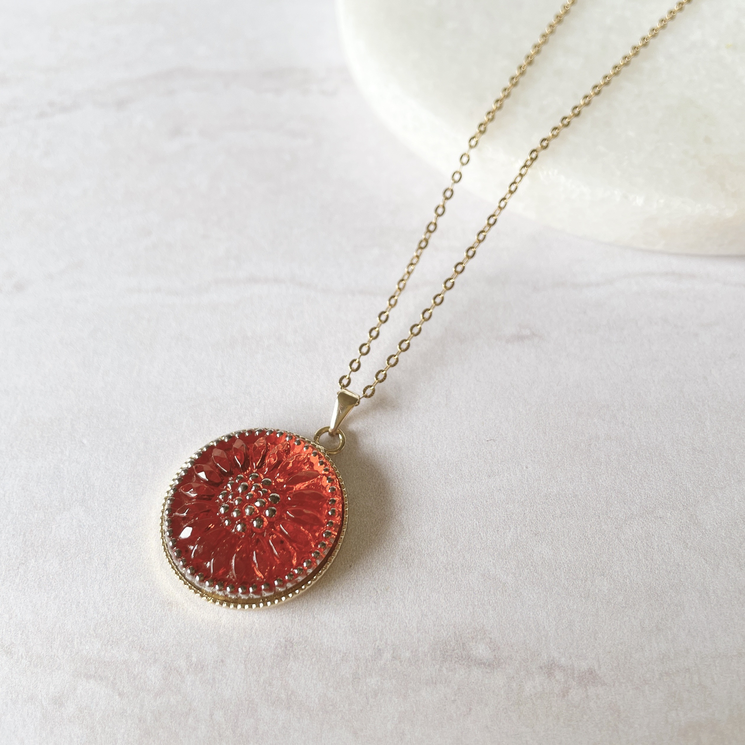 チェコガラスボタンネックレス／秋の夕暮れオレンジ｜大人の差し色ジュエリー