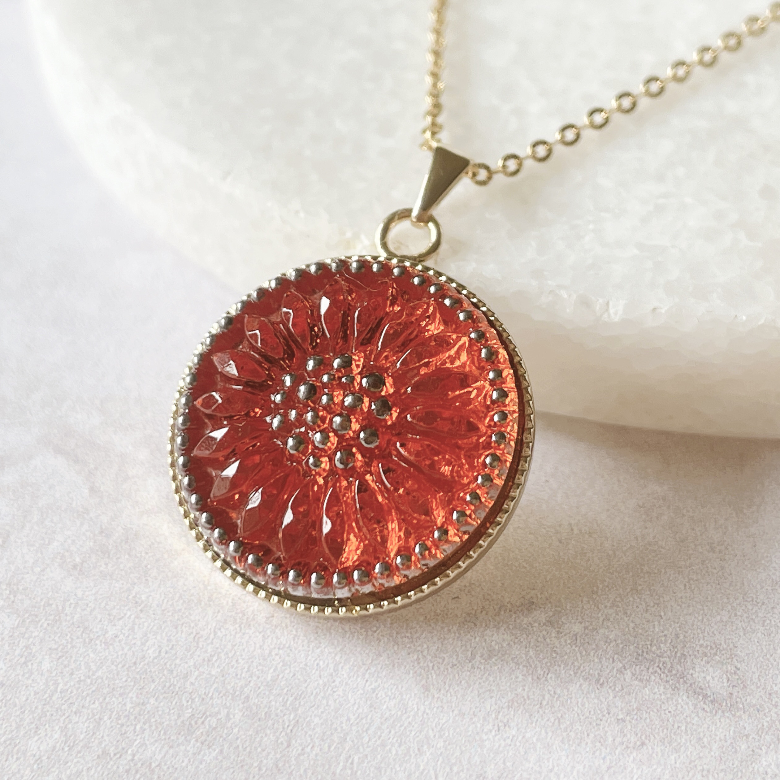 チェコガラスボタンネックレス／秋の夕暮れオレンジ｜大人の差し色ジュエリー