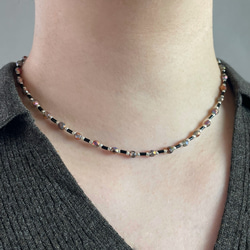 秋の光彩〕ブロンズと虹色のネックレス（チェコガラスビーズ）／流行り