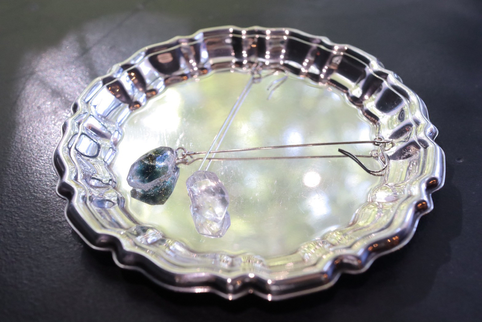 宝石の欠片　ピアス・イヤリング【オプション必須】